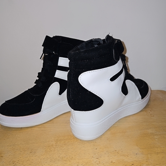 Black and White High-Top Sneakers - Picture 4 of 7